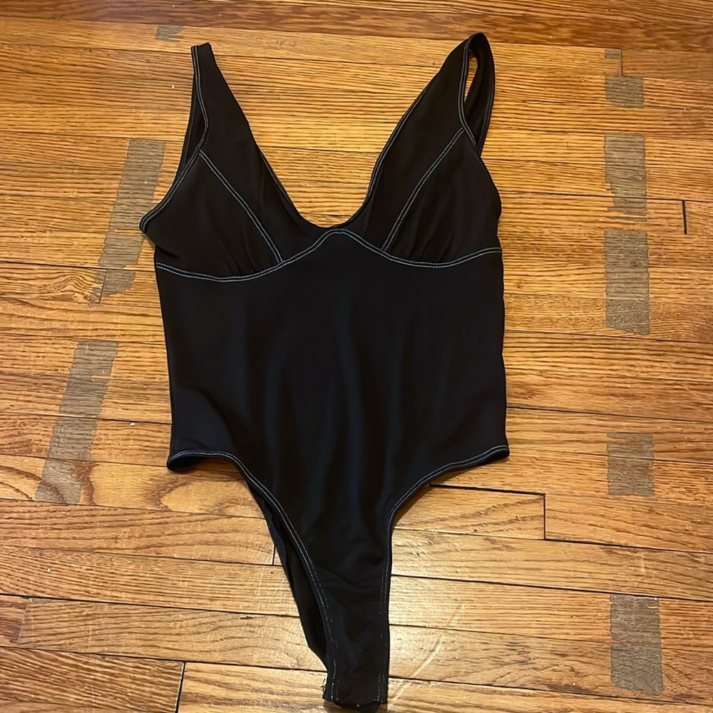 Falling love stitch detail bodysuit size mediumm